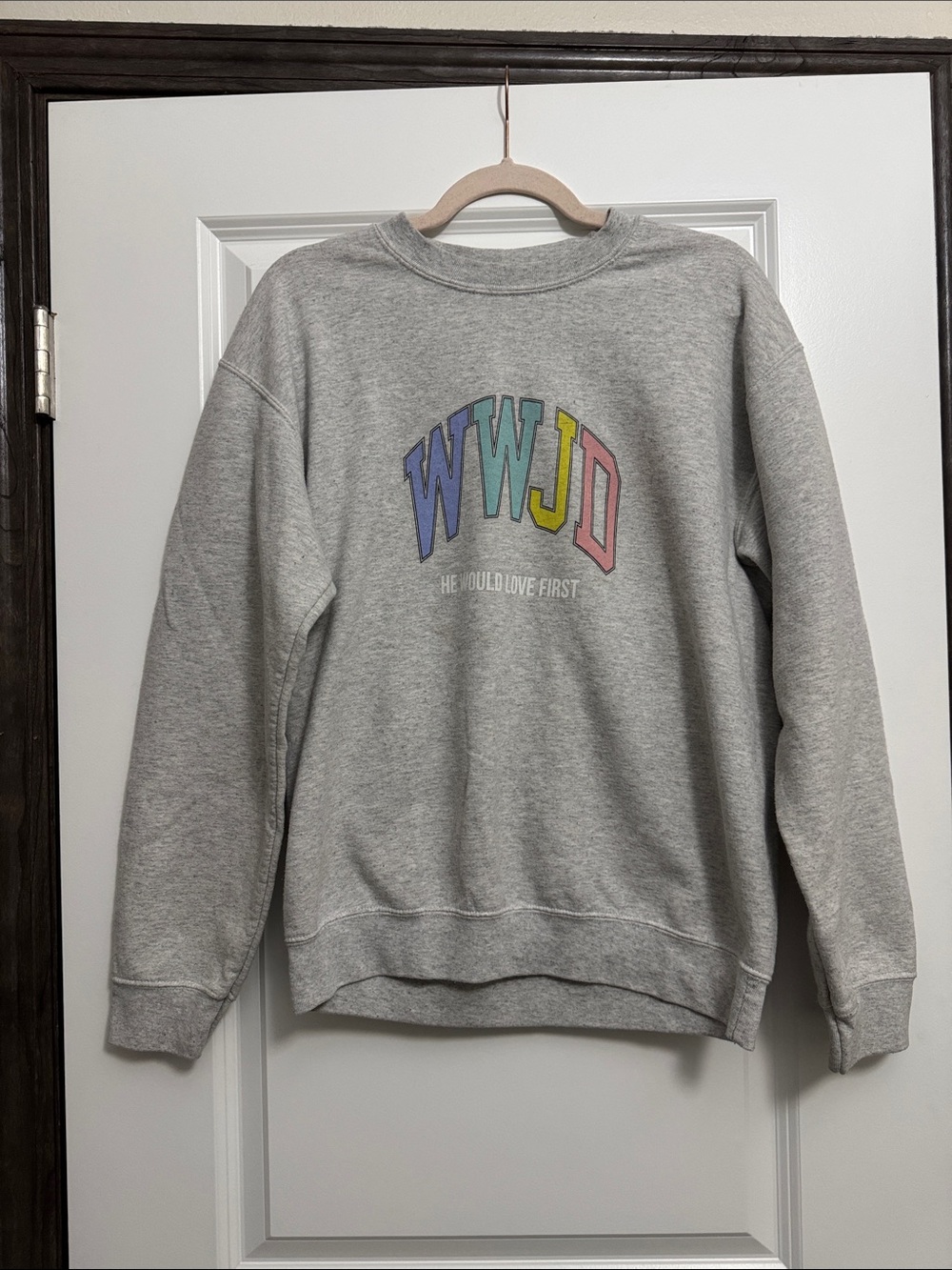 Unbranded Gray Crewneck Sweatshirt with Multicolor WWJD Logo